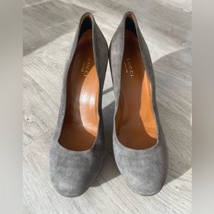 Gucci suede pumps